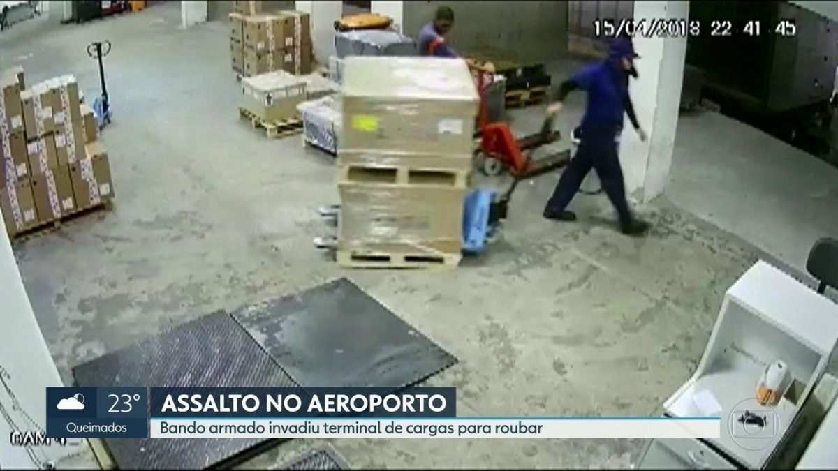 Criminosos invadem terminal de carga no Galeão