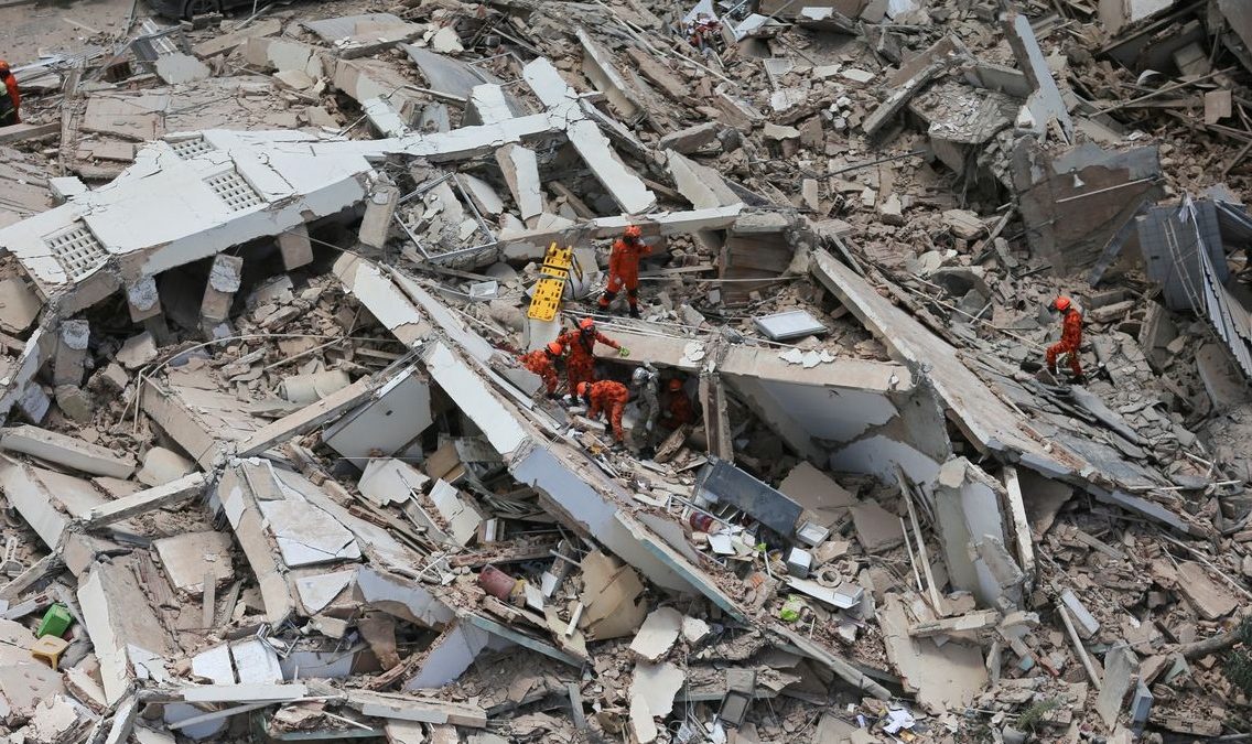 Bombeiros confirmam terceira morte em desabamento em Fortaleza