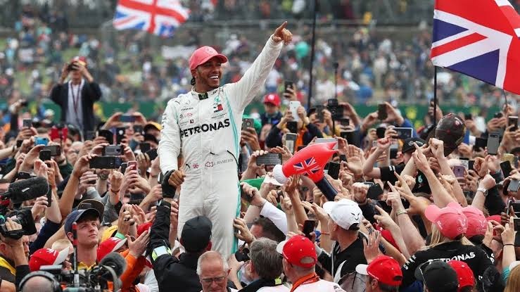 Lewis Hamilton é hexacampeão mundial de Fórmula 1