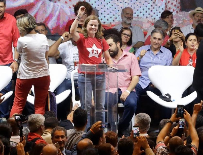 Reeleita presidente do PT, Gleisi Hoffmann reforça discurso de polarização contra Bolsonaro