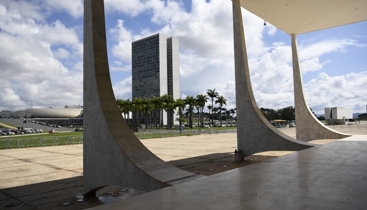 AGU entrega exames de Bolsonaro ao Supremo