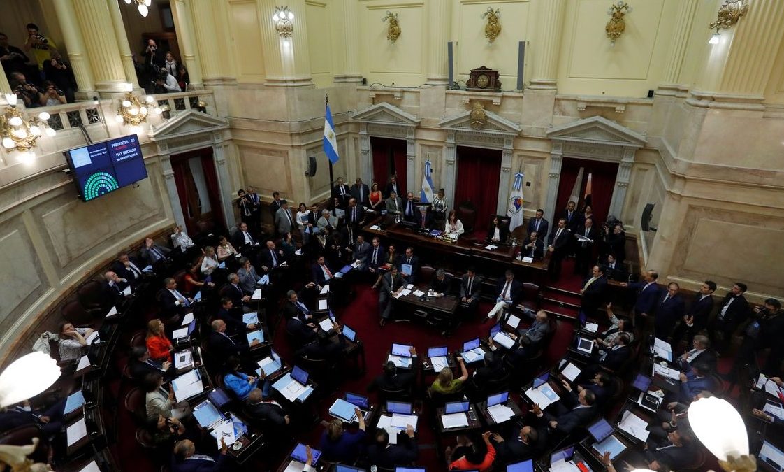 Senado argentino aprova lei de emergência econômica