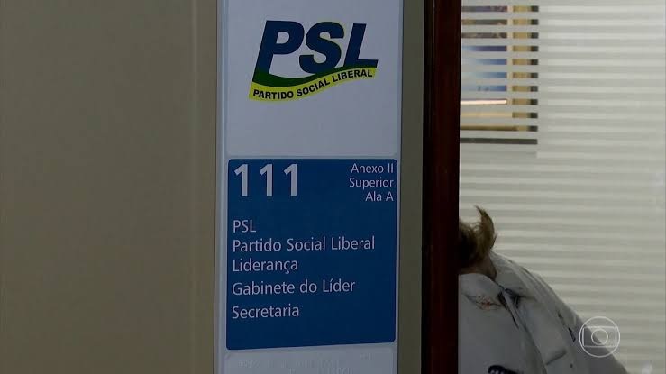 Diretório Nacional do PSL confirma punição a 18 deputados federais