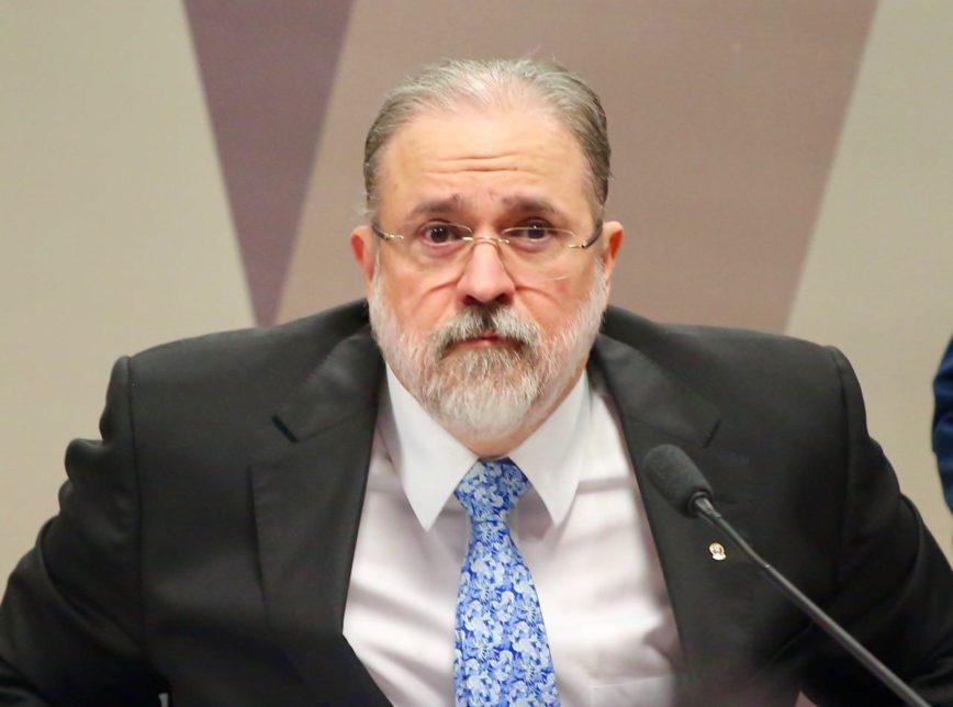 “Vou ouvir o ministro Mandetta”, diz o procurador Aras sobre postura de Bolsonaro