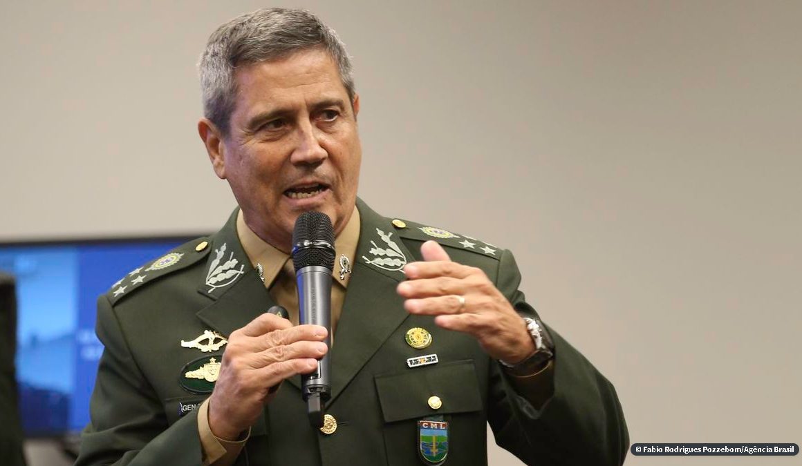 Braga Netto vai coordenar os ministros, diz Bolsonaro