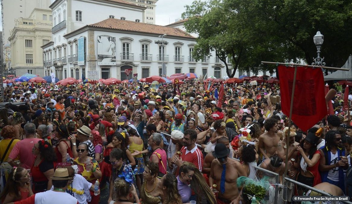 RJ: Quase 2,5 milhões de foliões brincaram o fim de semana de carnaval