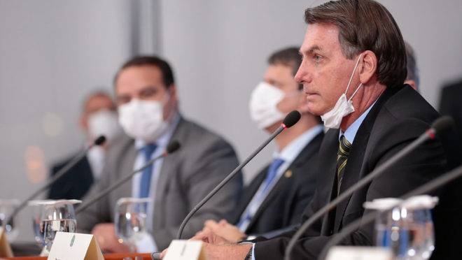 Comitiva de Bolsonaro que foi aos EUA já registra 22 infectados por coronavírus