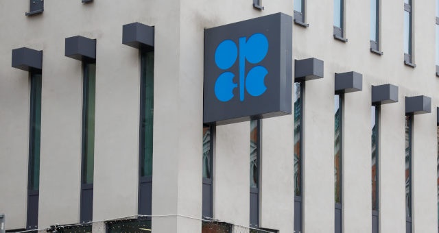 OPEP+ concorda em cortar perto de 10 milhões de barris por dia