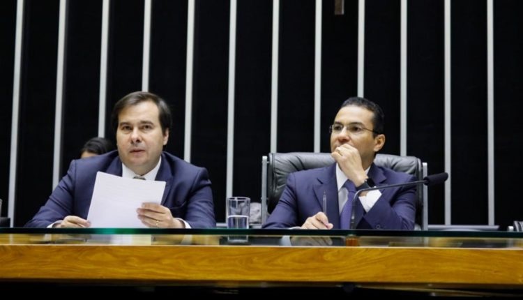 Câmara dá 30 dias para Bolsonaro apresentar resultados de exames para covid-19