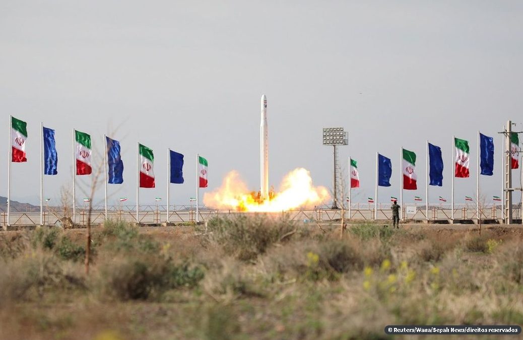 Irã diz ter colocado primeiro satélite militar em órbita