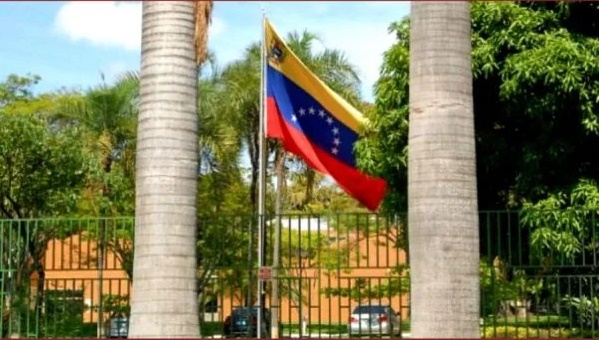 Venezuela decide enfrentar Bolsonaro e anuncia que não vai retirar diplomatas do Brasil