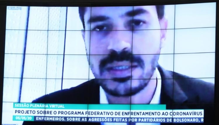 “Aliança de Bolsonaro com Centrão é desespero”, diz deputado do PSL