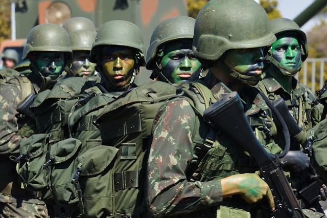 Precisam-se Forças Armadas – por Pedro Augusto Pinho