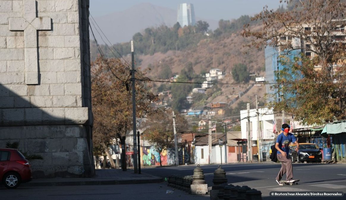 Chile decreta lockdown em Santiago após explosão de casos de covid-19