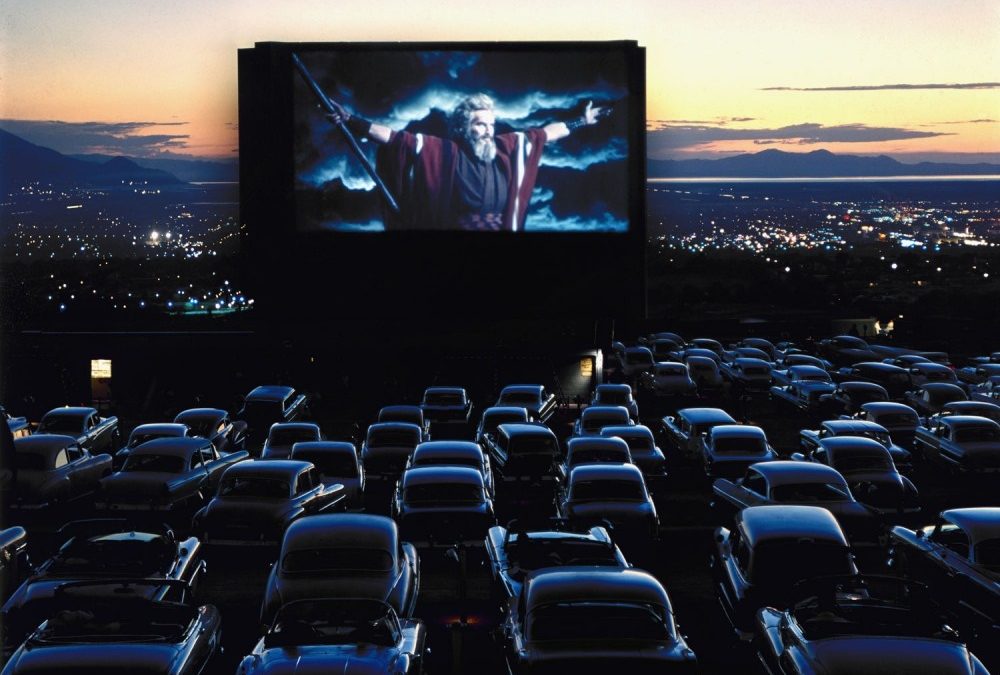 Cine Drive-in ressurge popular em tempos de pandemia e isolamento