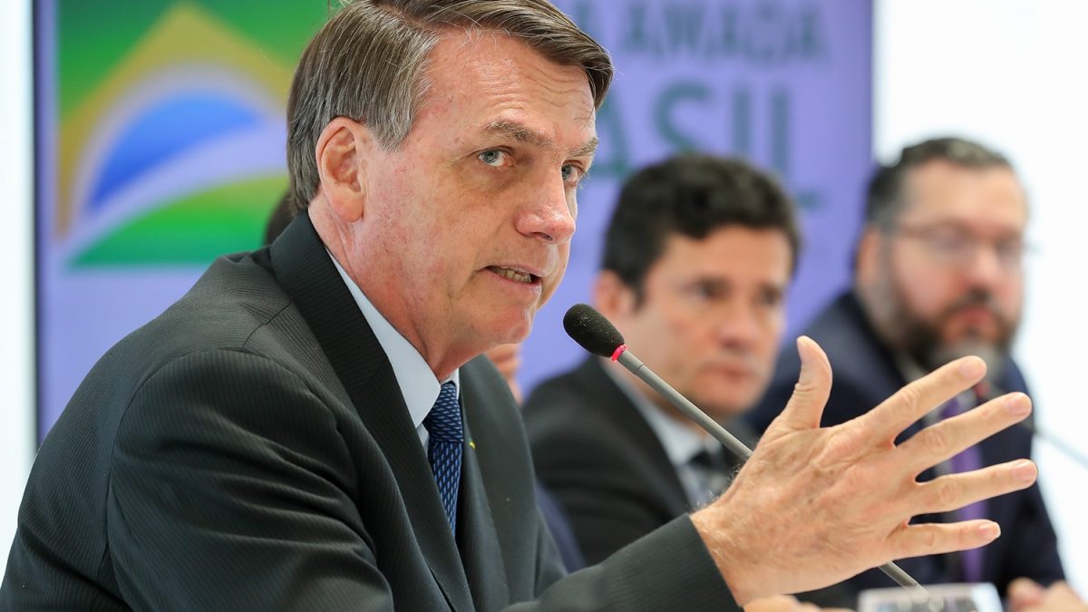 Procuradores avaliam que já existem provas de que Bolsonaro cometeu crime de advocacia administrativa