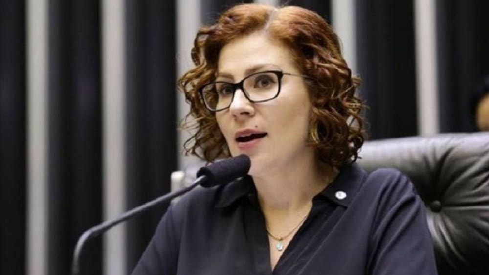 Celso de Mello encaminha à PGR pedido de investigação por tráfico de influência contra Carla Zambelli