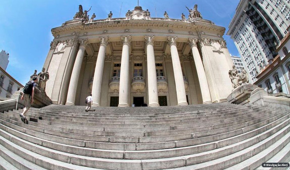 Deputados afastados retomam mandatos na Alerj após decisão do STF