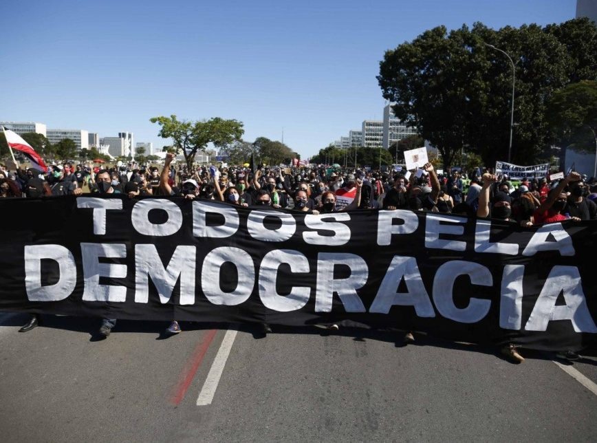Manifestações contra e pró Bolsonaro acontecem em Brasília