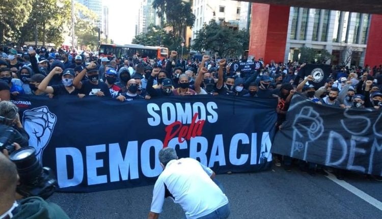 Após protestos, bolsonaristas querem enquadrar antifascistas na lei antiterrorismo