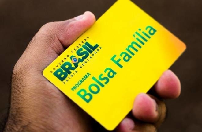 Governo tira R$ 83 milhões do Bolsa Família e transfere para a Comunicação