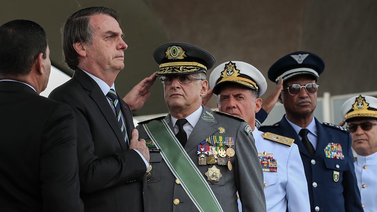 Militarização do governo Bolsonaro e a bandeira antifascista