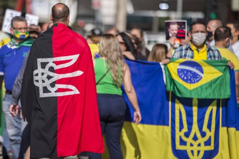 Sem apoio militar, Bolsonaro busca inspiração na Ucrânia para “privatizar” seu golpe