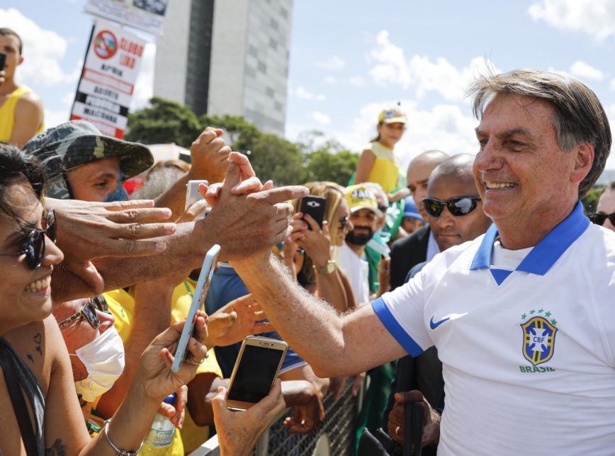 Brasileiro de baixa renda e pouca instrução segura avaliação de Bolsonaro