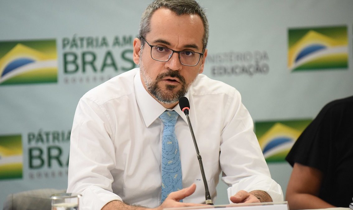 Bolsonaro decide demitir Weintraub; Carlos Nadalim deve sucedê-lo