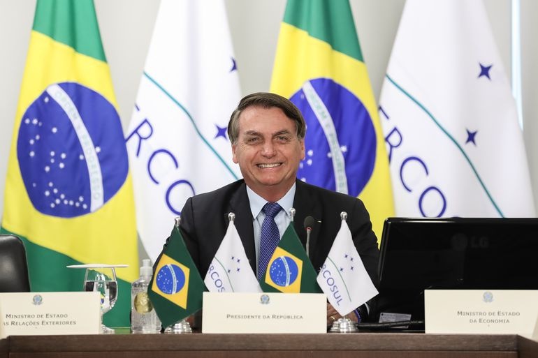 Brasil e a Guerra de Mentira de Bolsonaro
