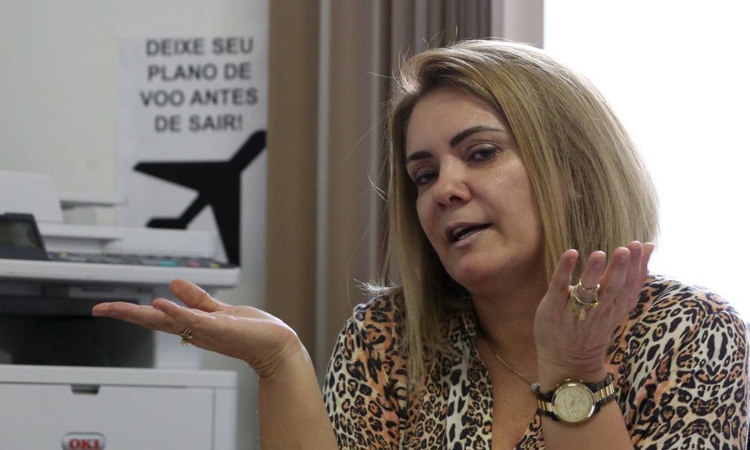 Ex-mulher de Bolsonaro depõe em investigação sobre fantasmas instalados no gabinete de Carluxo