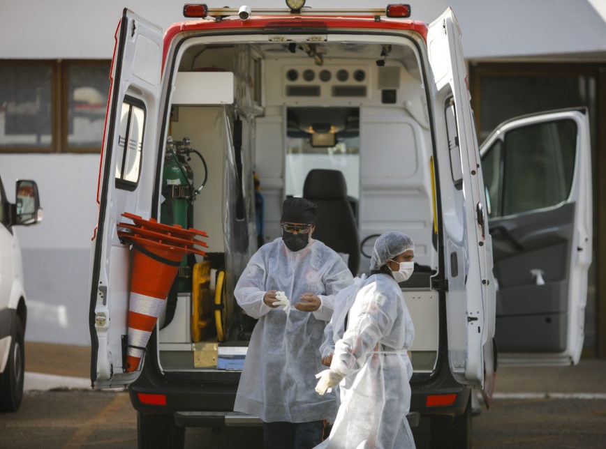 Brasil confirma mais 1.386 mortes e 61.602 casos de coronavírus em 1 dia