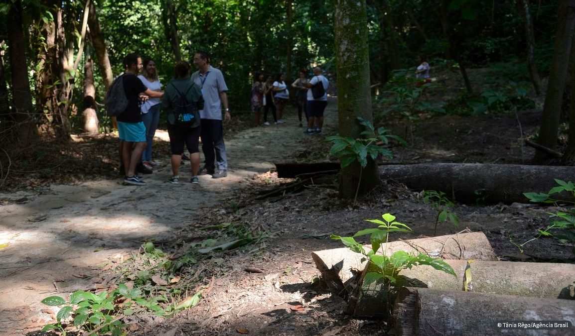 Salles reabre Parque Nacional da Tijuca e defende concessões