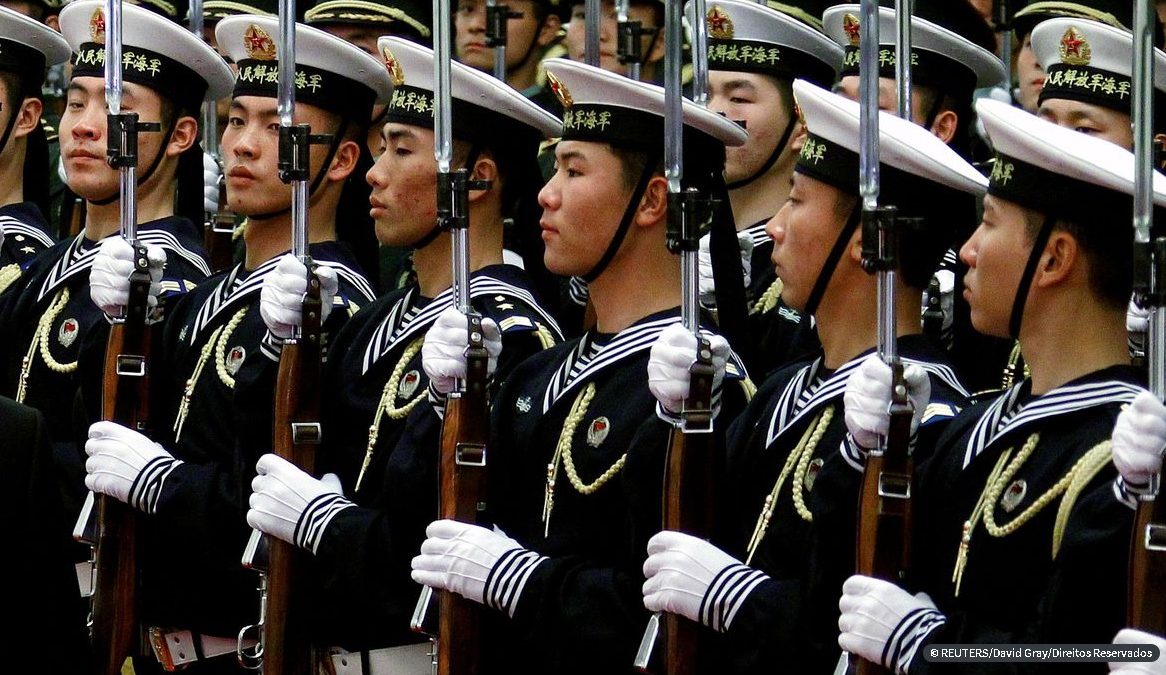 China realiza cinco exercícios militares simultâneos; Meta de crescimento deve diminuir