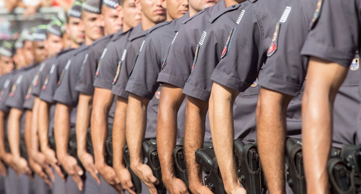 Mais de dois mil policiais e militares pedem afastamento de suas funções para disputar as eleições este ano