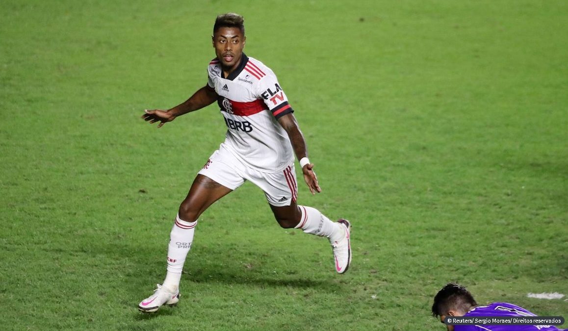 Flamengo vence Vasco de virada e dorme na vice-liderança [VÍDEO]