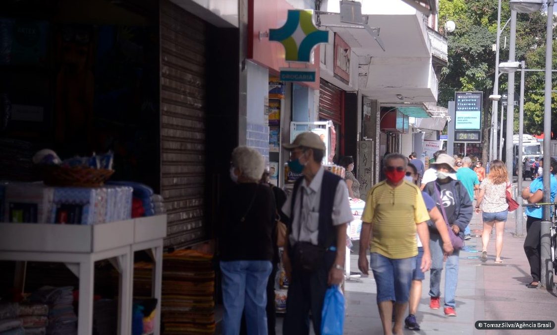 Prefeitura aplica multas em bares do Leblon, no Rio, por aglomeração