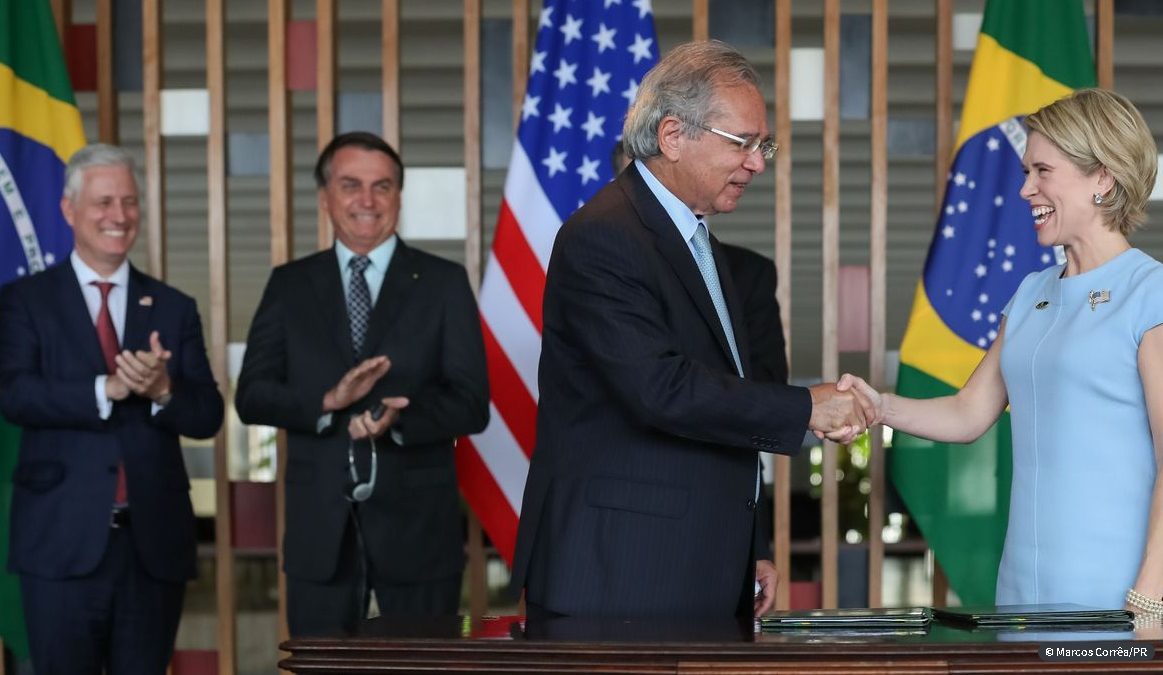 Brasil e banco americano assinam acordo de US$ 1 bi em investimentos
