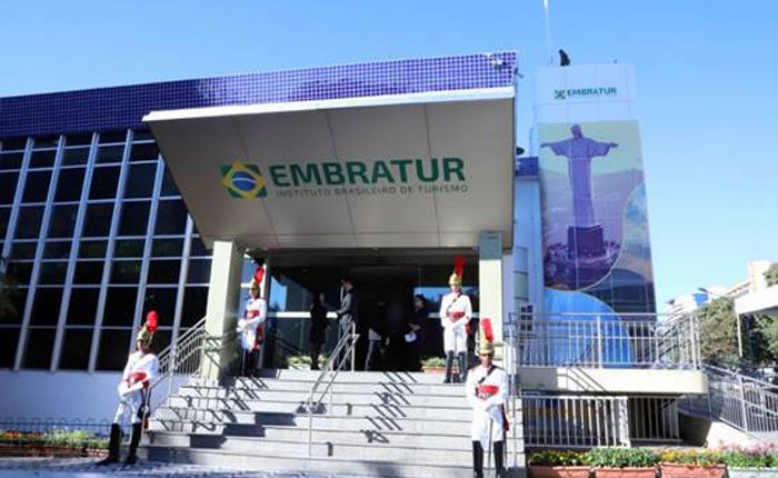 Sem licitação, Embratur fecha contrato milionário com agência de irmão de marqueteiro de Temer e Russomanno