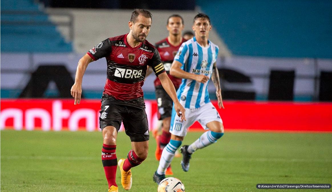 Libertadores: com um a menos, Flamengo segura empate com Racing