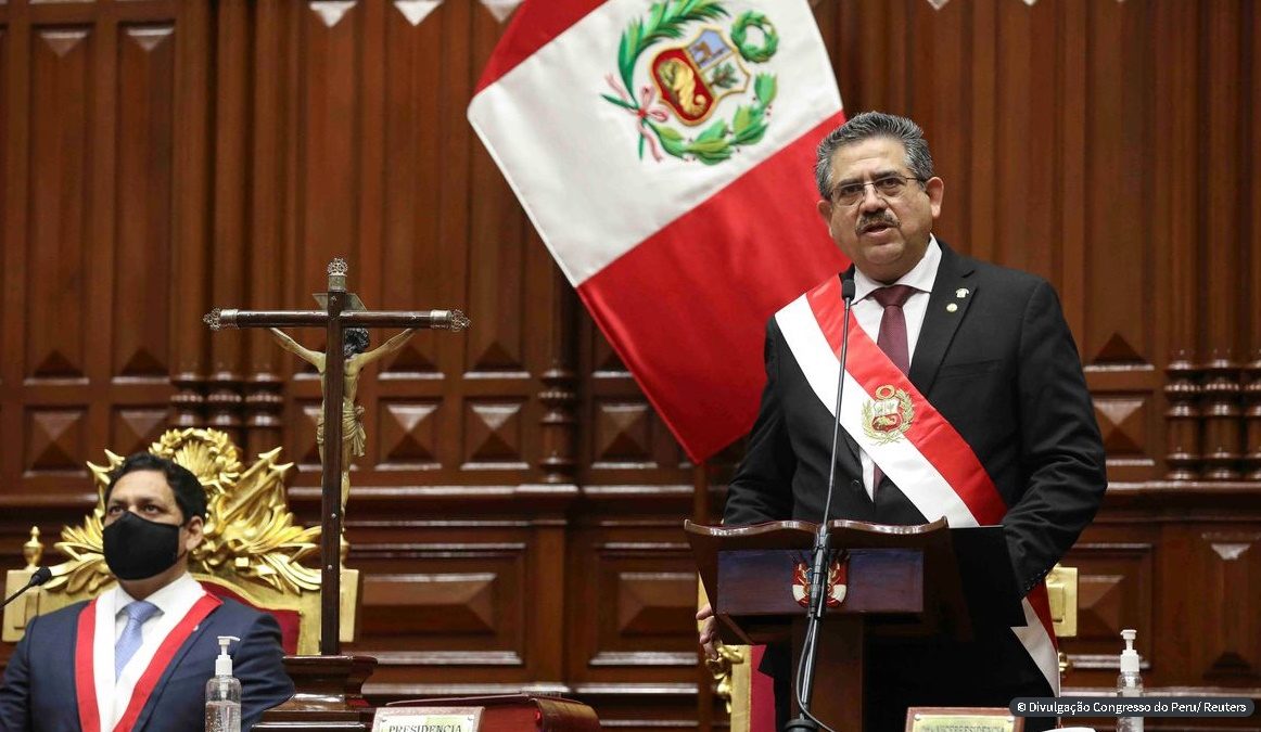 Após onda de protestos, Presidente interino do Peru anuncia renúncia ao cargo
