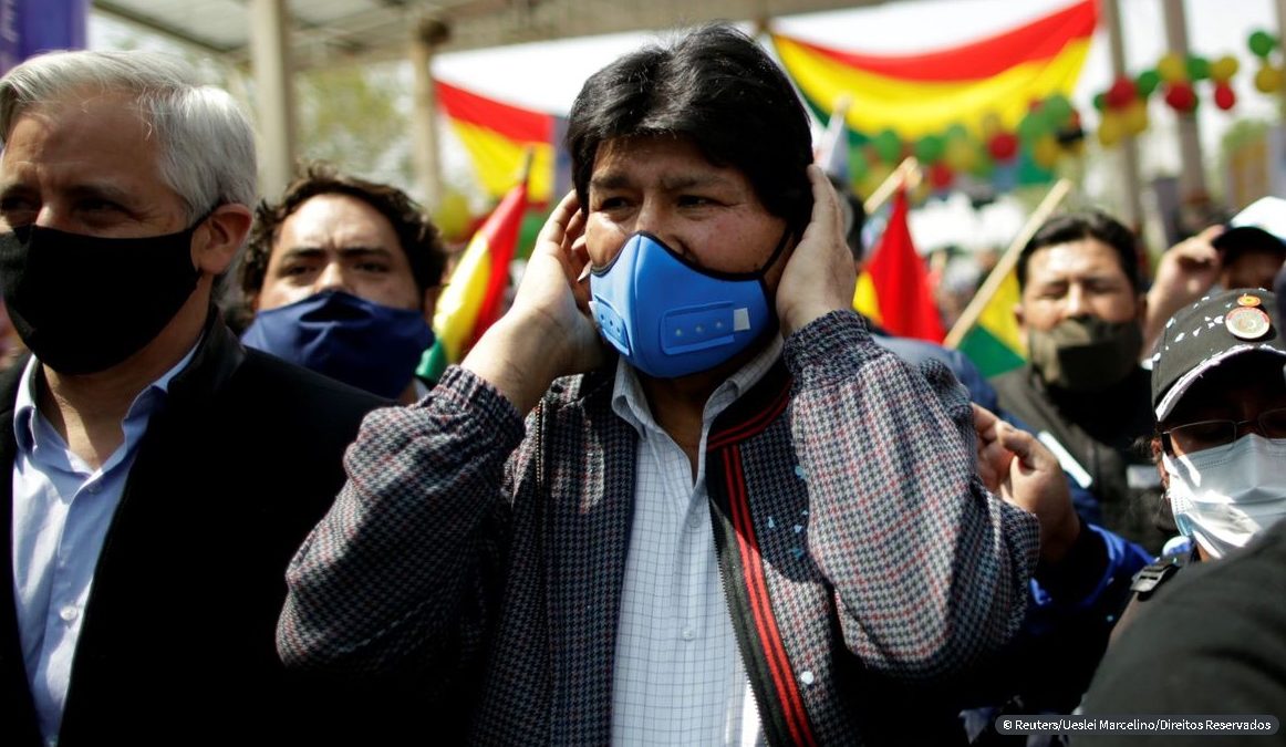Evo Morales volta para a Bolívia após posse de presidente socialista