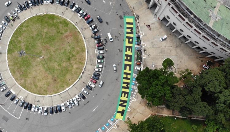 Placar do Impeachment de Bolsonaro tem 111 votos a favor e 79 contra; Não se manifestaram 323 deputados
