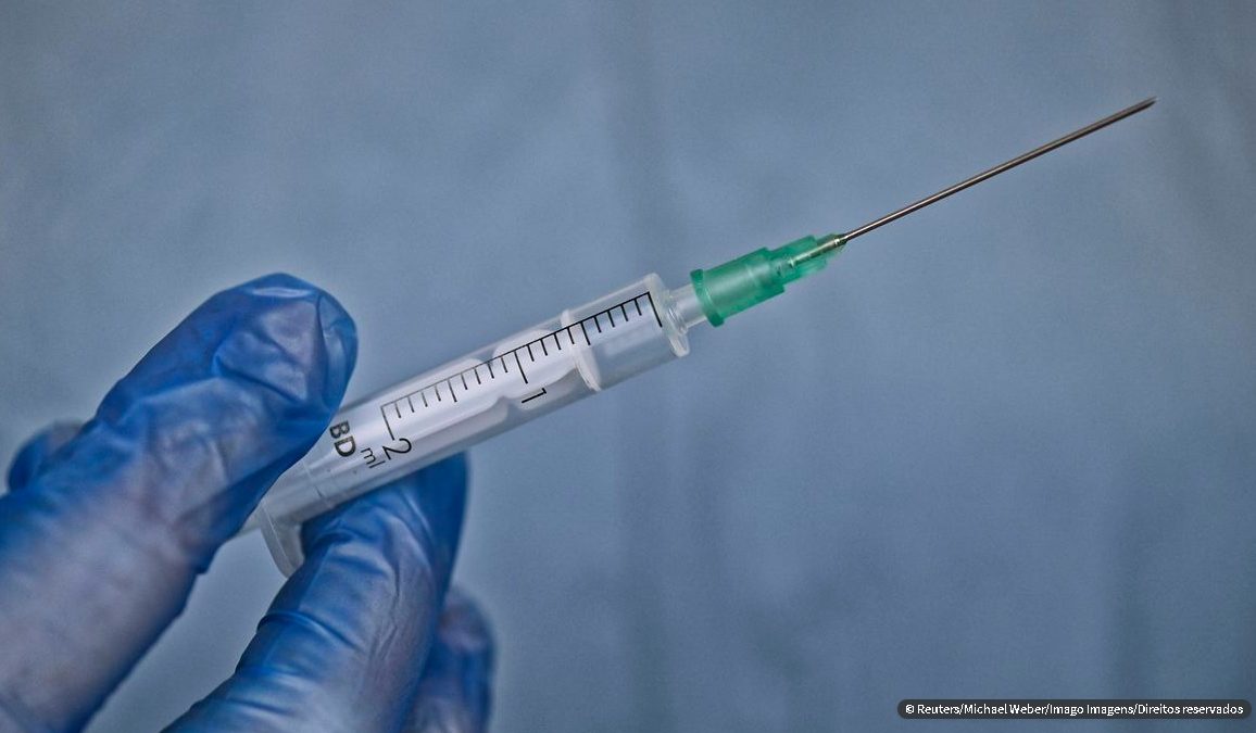 Vacinação começará ao mesmo tempo em todos os estados, diz ministério