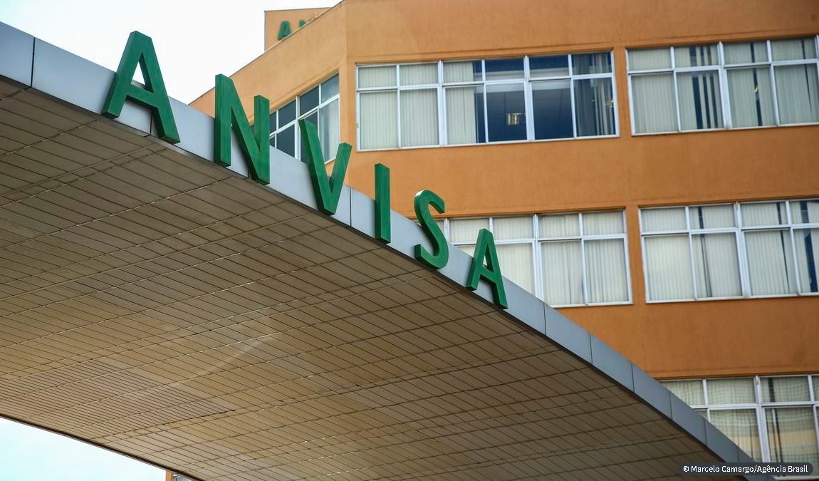 Anvisa decide neste domingo se aprova uso emergencial de vacinas