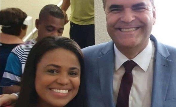 Filha de Fernandinho Beira-Mar toma posse como vereadora em Caxias