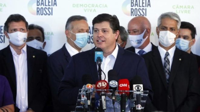 Baleia Rossi lança candidatura, mira em Bolsonaro e promete rever auxílio emergencial