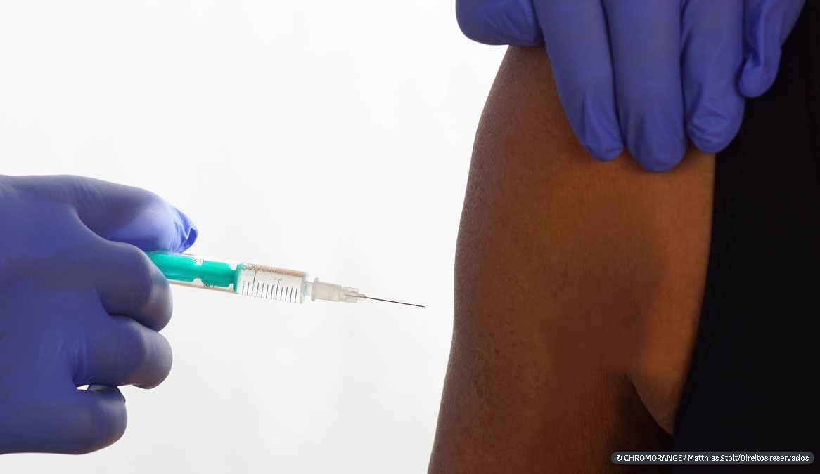 Covid-19: Fiocruz quer contribuir com início da vacinação neste mês