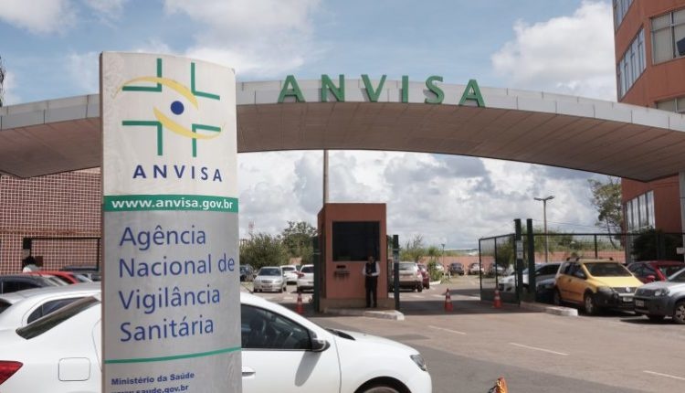 Anvisa decidirá sobre uso emergencial de vacinas contra a covid-19 no domingo (17)