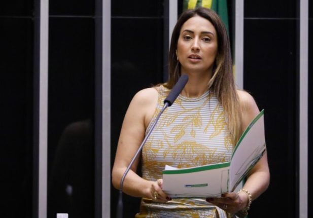Flávia Arruda vai presidir a Comissão do Orçamento de 2021